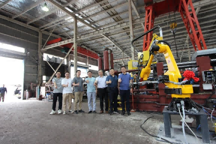 热烈祝贺：“中国首台全自主研发压铸机器人在蚌埠隆华试制成功”