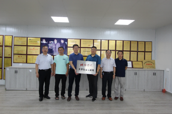 热烈欢迎蚌埠学院党委书记陈国龙到蚌埠隆华考察指导压铸自动化项目进展情况